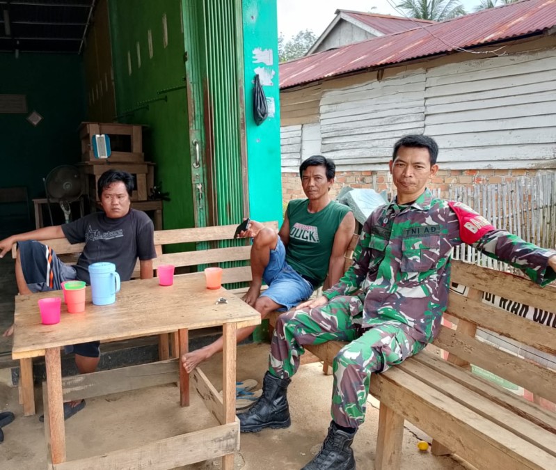 Melalui Komunikasi Sosial Babinsa Koramil 406-05/Muara Kelingi Tingkatkan Pembinaan Teritorial