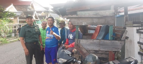 Babinsa Koramil 406-08 Lubuklinggau Ajak Warga Jaga Keamanan dan Kebersihan Lingkungan