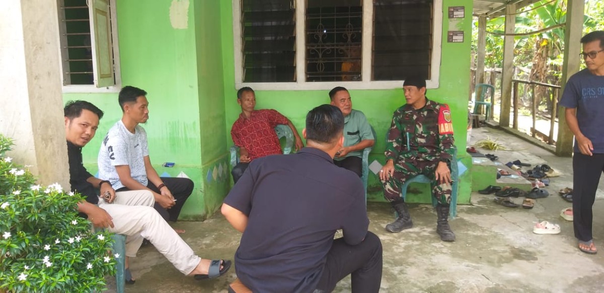 Babinsa Koramil 406-04/Muara Lakitan Jalin Silaturahmi dengan Tokoh Pemuda dan Masyarakat
