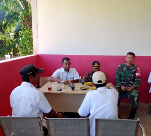 Tingkatkan Sinergitas dan Kerjasama Yang Baik Sertu Efrilandi Jalin Interaksi Dengan Perangkat Desa dan Warga