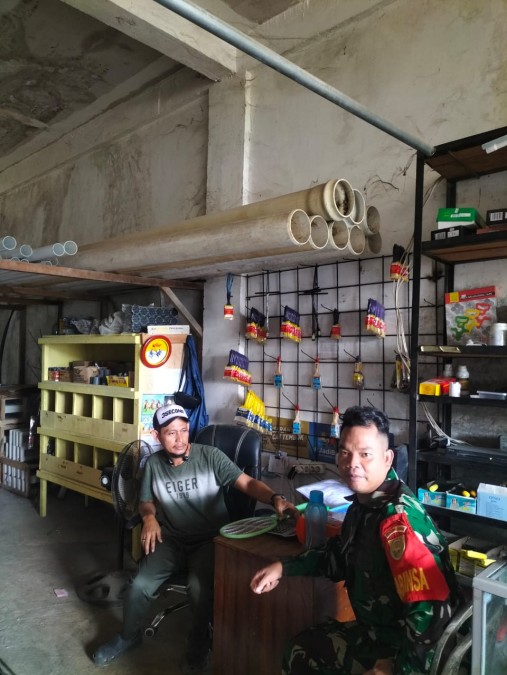 Koramil 406-08/Lubuklinggau Laksanakan Komsos dengan Pemilik Toko Bangunan di Pasar Satelit