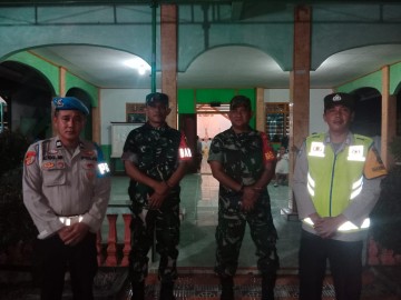 Babinsa Koramil 406-07/Jayaloka dan Polsek Jayaloka Laksanakan Pengamanan Ibadah Paskah di Desa Bangunrejo