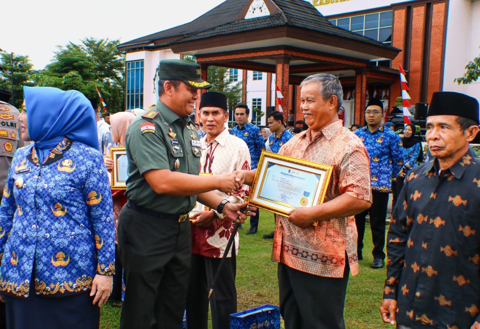 DANDIM 0406/LUBUKLINGGAU HADIRI UPACARA PERINGATAN HARI JADI KE-82 KABUPATEN MUSI RAWAS