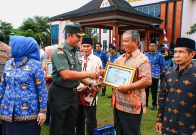 DANDIM 0406/LUBUKLINGGAU HADIRI UPACARA PERINGATAN HARI JADI KE-82 KABUPATEN MUSI RAWAS