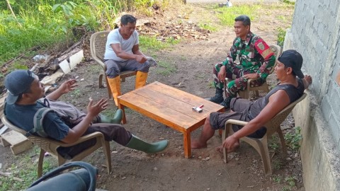 Babinsa Laksanakan Komsos dengan Warga Binaan sebagai Upaya Pengumpulan Keterangan (Bapulket)