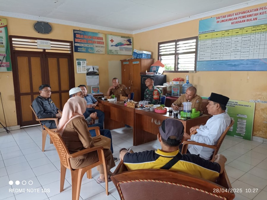 Babinsa Koramil 406-08 Lubuklinggau Laksanakan Komsos Bahas Tanah TPU untuk Warga Keputran