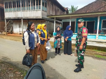 Babinsa Koramil 406-09 Tarawas Dampingi Keluarga Baduta dan Keluarga Risiko Stunting di Kecamatan STL Ulu Terawas