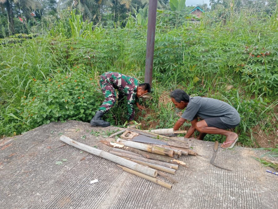 Babinsa Koramil 406-03/Rupit Laksanakan Komsos dengan Warga Desa Muara Batang Empu