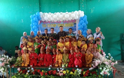 Sertu Samer Hadiri Acara Pelepasan Siswa-Siswi TK Tetap Teladan