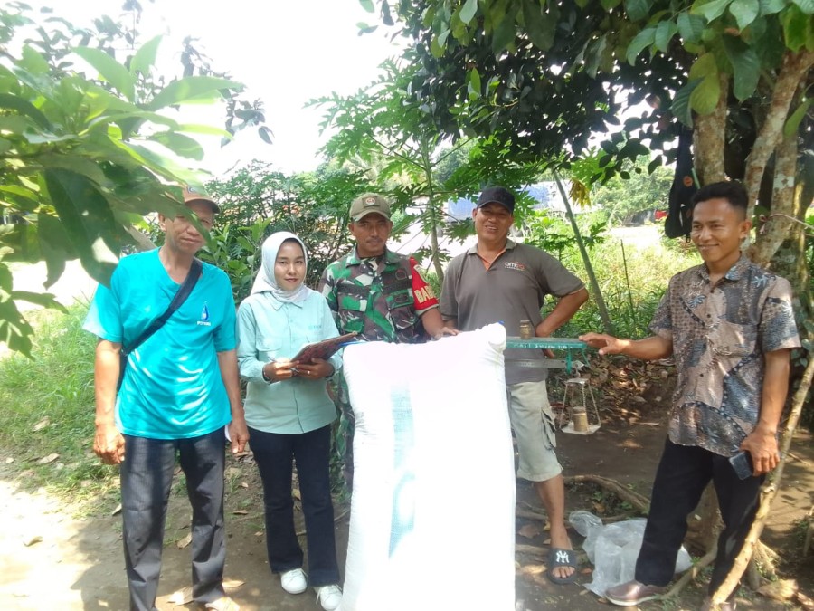 Babinsa Serka Mardianto Dampingi Petani Salurkan Gabah ke Bulog, Serapan Gabah Petani Ditingkatkan
