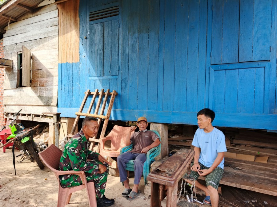 Babinsa Koramil 406-05/Muara Kelingi Laksanakan Monitoring Wilayah dan Komunikasi Sosial Bersama Warga Binaan