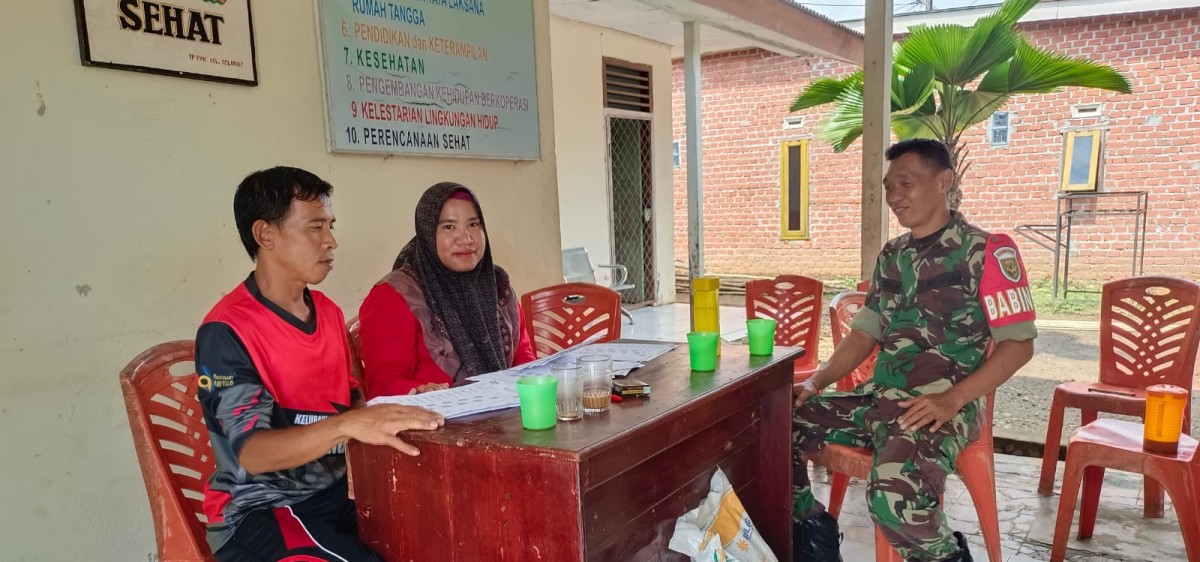 Babinsa Koramil 406-09/Terawas Laksanakan Komsos di Kelurahan Selangit, Tekankan Pentingnya Keamanan dan Kemajuan Wilayah