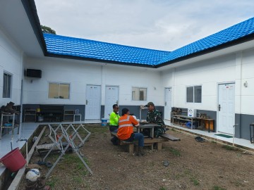 Sertu Okta Hardiansyah Laksanakan Komsos Bersama Masyarakat Desa Ketapat Bening