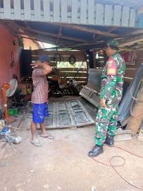 Koptu Wasis Suripto Babinsa Koramil 406-07/Jayaloka melaksanakan Kegiatan Komsos di Desa Bumirejo.