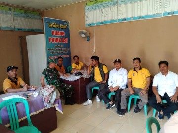 Babinsa Serma Deki Adi Kesuma Laksanakan Kunjungan Silaturahmi ke Kantor Desa, Perkuat Sinergi Melalui Komsos