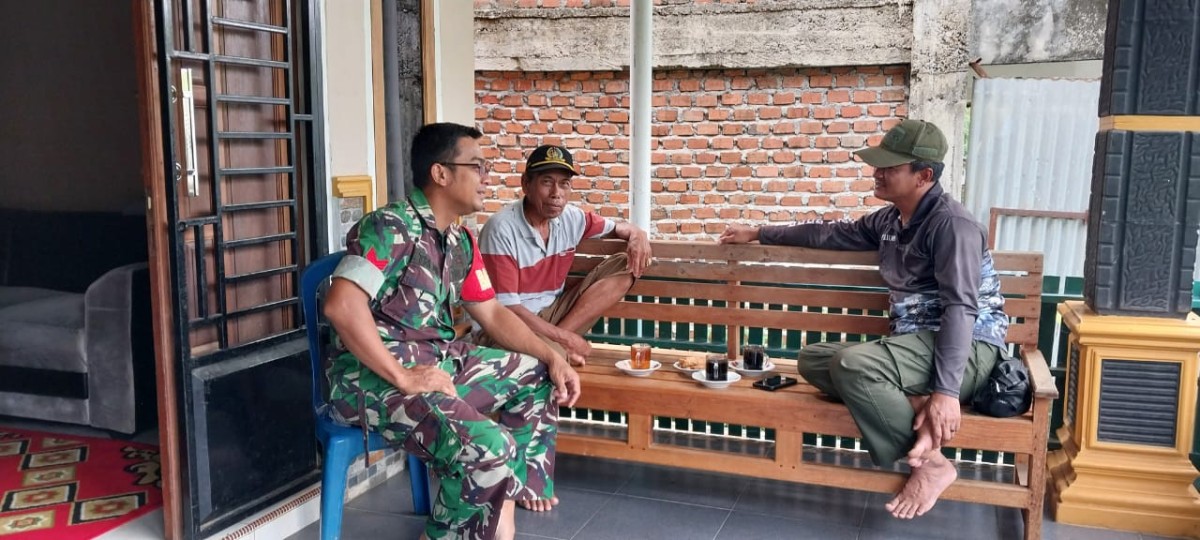 Komunikasi Sosial Babinsa Koramil 406-07/Jayaloka Bersama Masyarakat Desa Donorejo