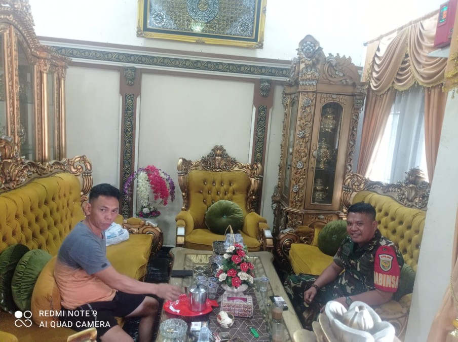 Kopda Eko Wijaya Babinsa Koramil 406-03/Rupit Laksanakan Komsos di Desa Batu Gajah