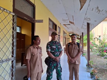 Babinsa Koramil 406-02/Rawas Ilir Laksanakan Komsos Bersama Para Guru di Kelurahan Karang Dapo