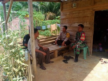 Babinsa Koramil 406-07/Jayaloka Gelar Komunikasi Sosial di Desa Ciptodadi.