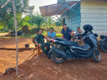 Babinsa Koramil 406-08/Lubuk Linggau Ajak Warga Jaga Kerukunan dan Kebersihan Lingkungan