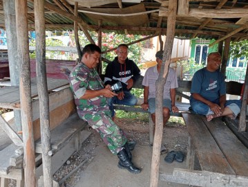 Sertu Khairul Kusri Laksanakan Komsos di Desa Sukaraja