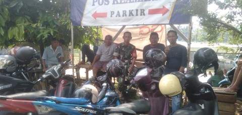 Babinsa Koramil 406-10/Lubuklinggau Timur Tingkatkan Komsos Bersama Warga Kelurahan Watervang