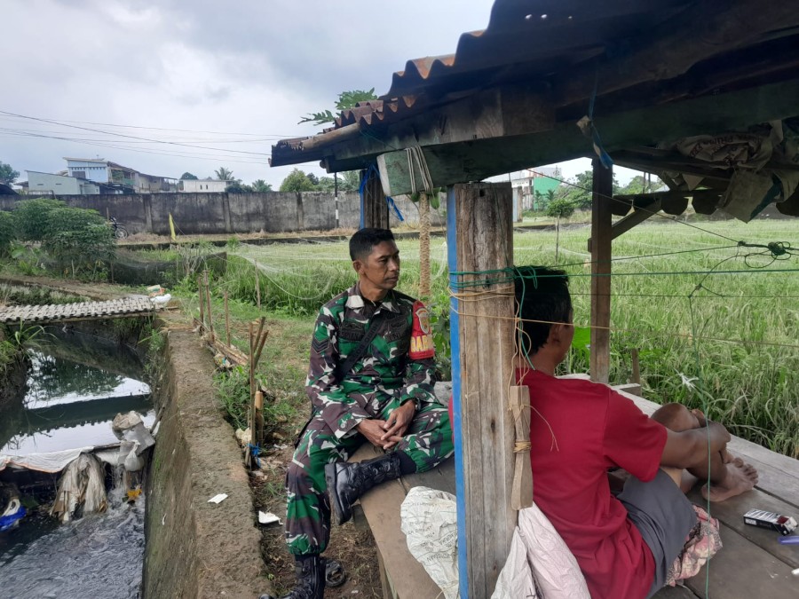 Babinsa Koramil 406-08 Lubuklinggau Laksanakan Komsos Bersama Petani di Kelurahan Ponorogo
