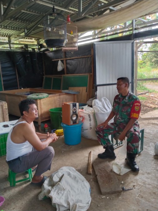 Babinsa Koramil 406-10/Lubuklinggau Timur Gelar Komsos Bersama Warga Binaan di RT 07 Kelurahan Marga Mulya