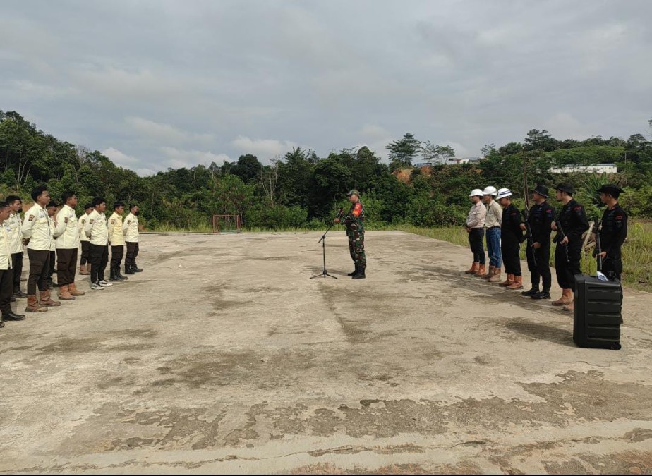 Sertu Ismail Babinsa Koramil 406-02/Rawas Ilir Pimpin Apel dan Latihan PBB untuk Security PT. BKL