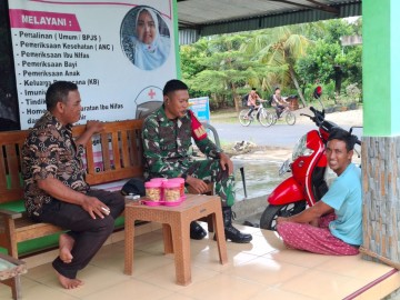 Babinsa Koramil 406-06/Tugumulyo Jalin Silaturahmi Melalui Komsos di Desa Kertosari