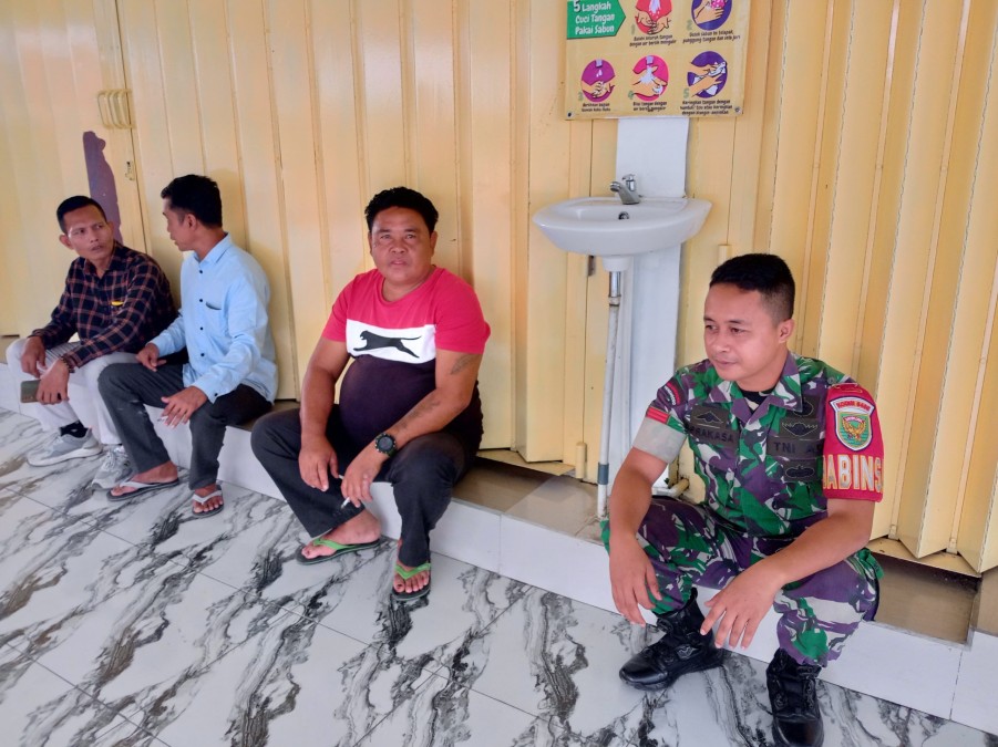 Babinsa Koramil 406-03/Rupit Praka Rido Laksanakan Komsos dengan Warga Desa Rantau Telang