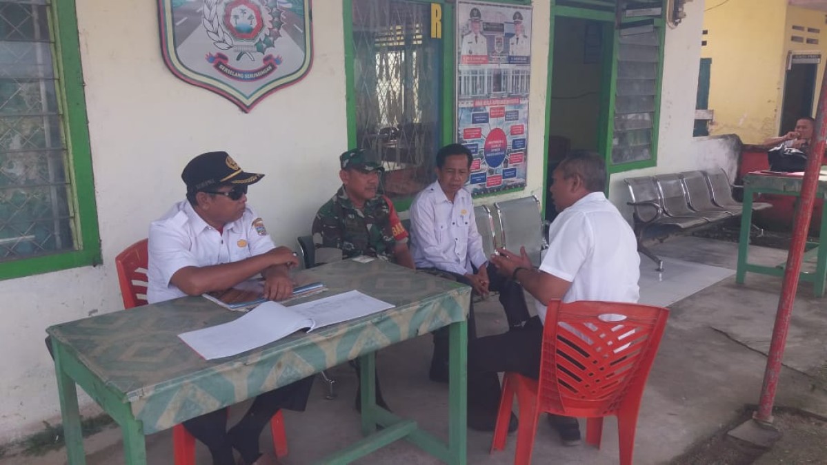 Babinsa Koramil 406-01/Rawas Ulu Ajak Warga Jaga Kebersihan Lingkungan