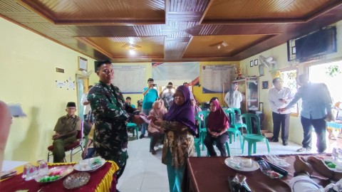 Babinsa Koramil 406-06/Tugumulyo Hadiri Penyaluran BLT-DD di Desa Sukomulyo