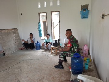 Babinsa Koramil 406-01/Rawas Ulu Jalin Silaturahmi dengan Warga Desa Sukomoro