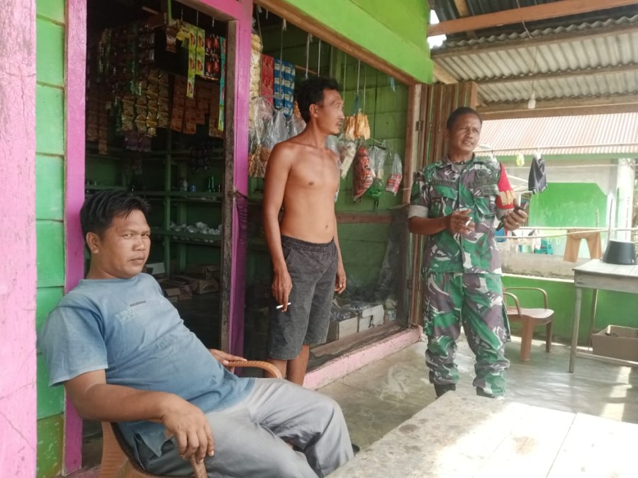 Babinsa Koramil 406-09/Terawas Komsos Ajak Warga Taba Gindo Tingkatkan Semangat Gotong Royong