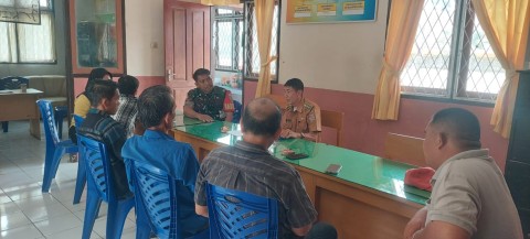 Babinsa Koramil 406-08/Lubuklinggau Laksanakan Komsos dan Monitoring Pembahasan Dana Kelurahan Lubuk Tanjung