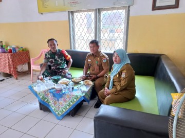 Babinsa Koramil 406-10/Lubuklinggau Timur Jalin Silaturahmi dengan Lurah Kelurahan Jukung dan Staf
