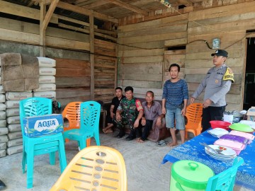 Babinsa Koramil 406-05/Muara Kelingi Jalin Keakraban dengan Warga Desa Sungai Naik