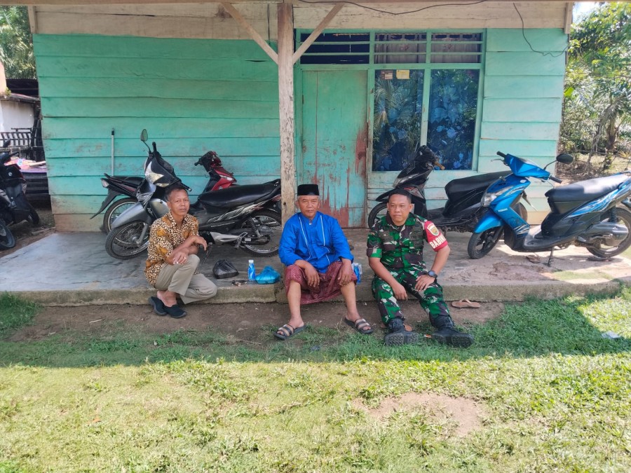 Babinsa Koramil 406-05/Muara Kelingi Himbau Warga Desa Banpres Jalani Hidup Bersih dan Sehat