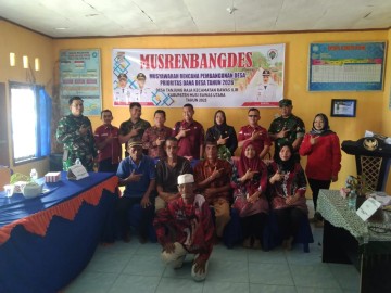 Babinsa Koramil 406-02/Rawas Ilir Hadiri MusrambangDes dan Penyaluran BLT di Desa Tanjung Raja