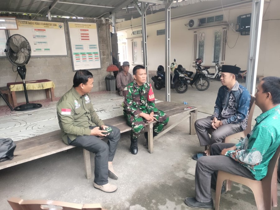 Babinsa Koramil 406-03/Rupit Laksanakan Komsos Bersama Warga Desa Batu Gajah Baru