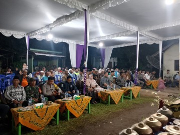 Babinsa Koramil 406-06/Tugumulyo Hadiri Pagelaran Wayang Kulit dan Doa Bersama dalam Rangka Sedekah Bumi di Desa Kalibening