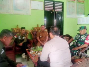 Babinsa Koramil 406-07/Jayaloka Jalin Komunikasi dengan Camat dan Wakapolsek Sukakarya