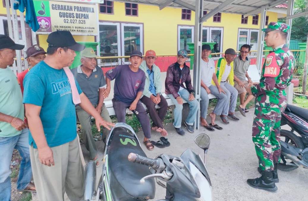 Babinsa Koramil 406-01/Rawas Ulu Sosialisasikan Pencegahan Karhutla di Kelurahan Pasar Surulangun Rawas