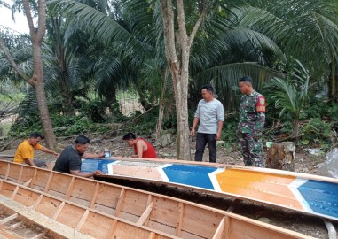 Babinsa Koramil 406-03/Rupit Laksanakan Komsos dengan Warga Desa Rantau Telang