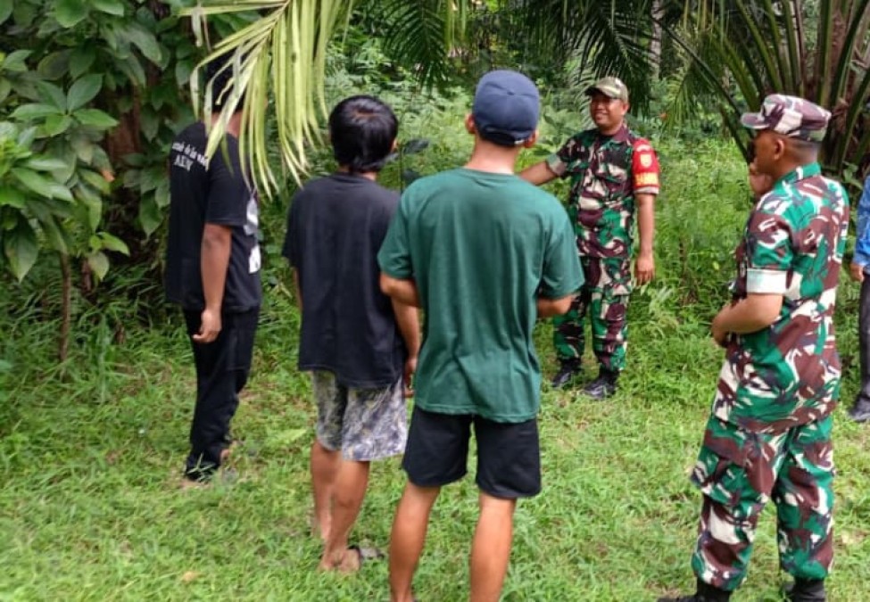 BABINSA KORAMIL 406-06/TUGUMULYO LAKUKAN SOSIALISASI KARHUTLA DI DESA SADAR KARYA