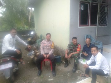 Babinsa Koramil 406-04/Muara Lakitan Bersinergi Atasi Permasalahan Air di Musim Kemarau