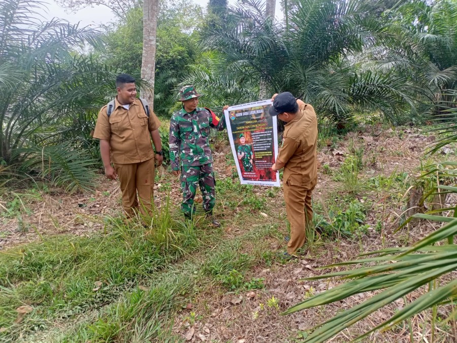 Babinsa Koramil 406-07/Jayaloka Sosialisasikan Penanggulangan Karhutla di Desa Ngestiboga 2