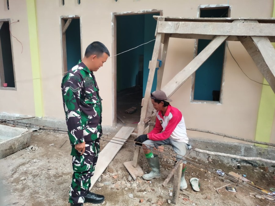 Babinsa Koramil 406-03/Rupit Laksanakan Komsos di Desa Batu Gajah Baru
