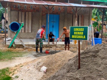 SATGAS TMMD KE-125 KODIM 0406/LUBUKLINGGAU RENOVASI MASJID DI DESA KOTA BARU SP 7 “Bersama Rakyat, TNI Kuat”